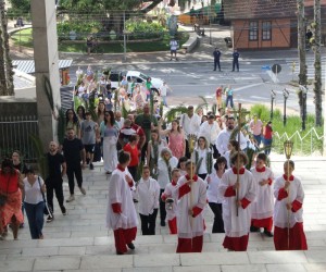 Procissão e celebração do Domingo de Ramos dão início à Semana Santa