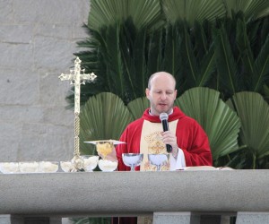 Procissão e celebração do Domingo de Ramos dão início à Semana Santa