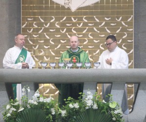 Missa de despedida do padre Diomar Romaniv