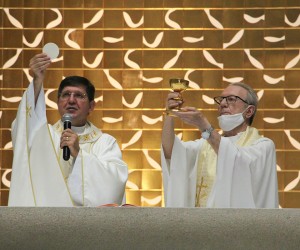 25 anos Adoração ao Santíssimo Sacramento 