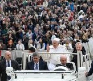 O Papa: buscar novas maneiras de anunciar. A evangelização é um serviço