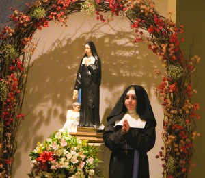 Comunidade Santa Paulina celebra a padroeira