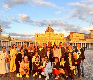 Grupo da Paróquia São Luís Gonzaga participa da audiência geral com o Papa Francisco, no Vaticano
