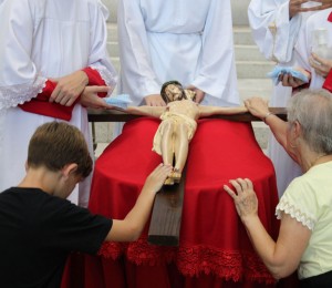 Tríduo Pascal: Silêncio, oração e reflexão marcam a Sexta-feira Santa