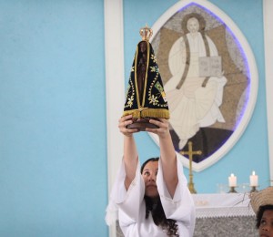 Procissão e missa solene marcam homenagens à padroeira do Brasil em Brusque