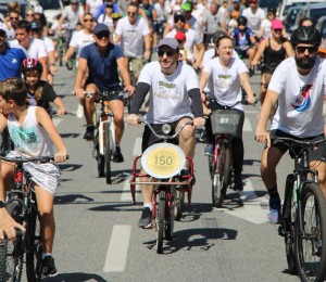 Passeio ciclístico reúne centenas de famílias neste domingo