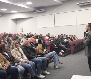 'Família, vocação divina': Palestra reúne comunidade para discutir os desafios da vida familiar