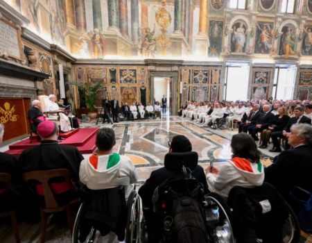 Papa aos atletas: em tempos de guerra, o esporte promove a lógica do encontro