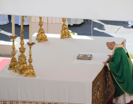 Papa aos consagrados: espalhar o oxigênio do amor; os modismos paralisam a alma