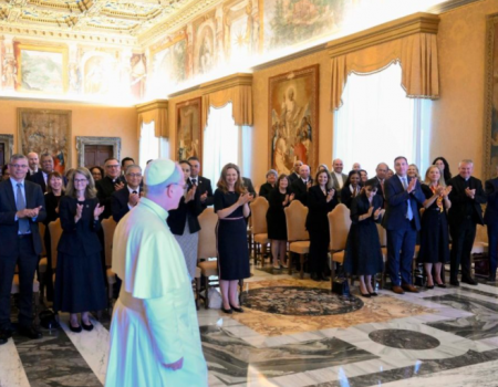 Papa: não excluir Deus da vida pública nem deixar os jovens sem esperança