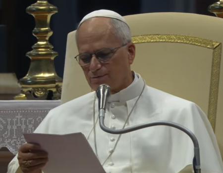 O Papa: redescobrir a oração como dimensão fundamental da nossa humanidade