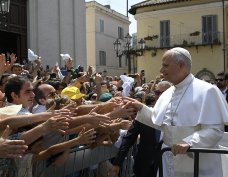 O Papa: a indústria do consumo envenena o coração. Deus nos abre à alegria