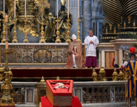 Em 25 de abril, o rito de fechamento do caixão do Papa Francisco