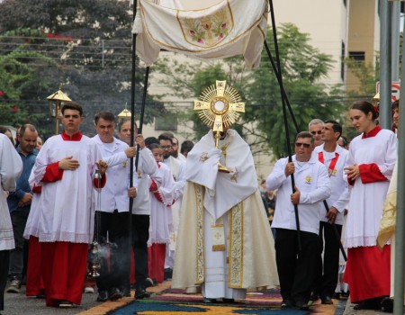 Paróquia São Luís Gonzaga celebra Corpus Christi