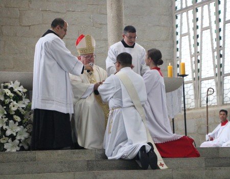 Ordenação do padre Saymon Meyer reúne comunidade na Matriz São Luís Gonzaga