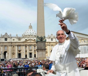 A paz é possível, mas é preciso boa vontade, diz Papa no Angelus