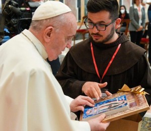 Papa: a comunicação deve ajudar a construir fraternidade