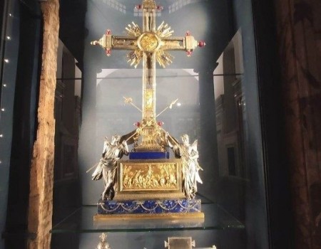 As relíquias da cruz de Jesus, uma peregrinação de séculos entre fé e arqueologia