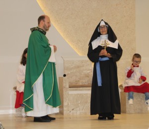 Comunidade Santa Paulina comemora festa da Padroeira