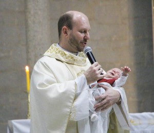 Noite de luz: Paróquia São Luís Gonzaga celebra o nascimento de Jesus