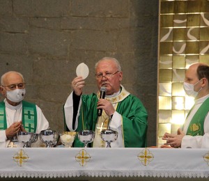 Dom Wilson Tadeu Jönck celebra missa na Semana de São Luís Gonzaga 