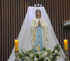 Comunidade se reúne em celebração à padroeira Nossa Senhora de Lourdes