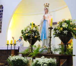 Fé e oração pela saúde marcam solenidade de Nossa Senhora de Lourdes
