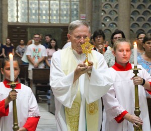 Paróquia São Luís Gonzaga recebe relíquia de primeiro grau do padroeiro