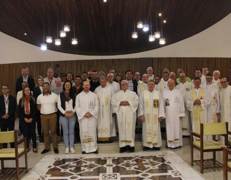 Padres dehonianos celebram missa com Superior Geral