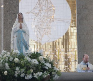 Carreata e missa pelos enfermos marcam encerramento da festa da comunidade Nossa Senhora de Lourdes