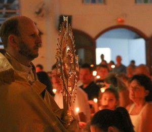 Comunidade Nossa Senhora de Lourdes celebra a padroeira