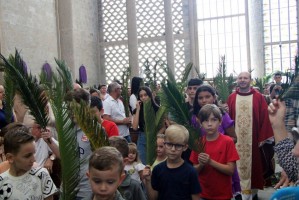 Procissão e celebração do Domingo de Ramos dão início à Semana Santa